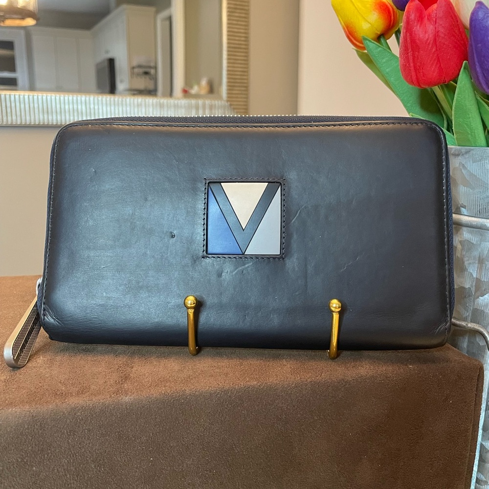 2007 Deep navy Louis Vuitton zip around wallet/organizer